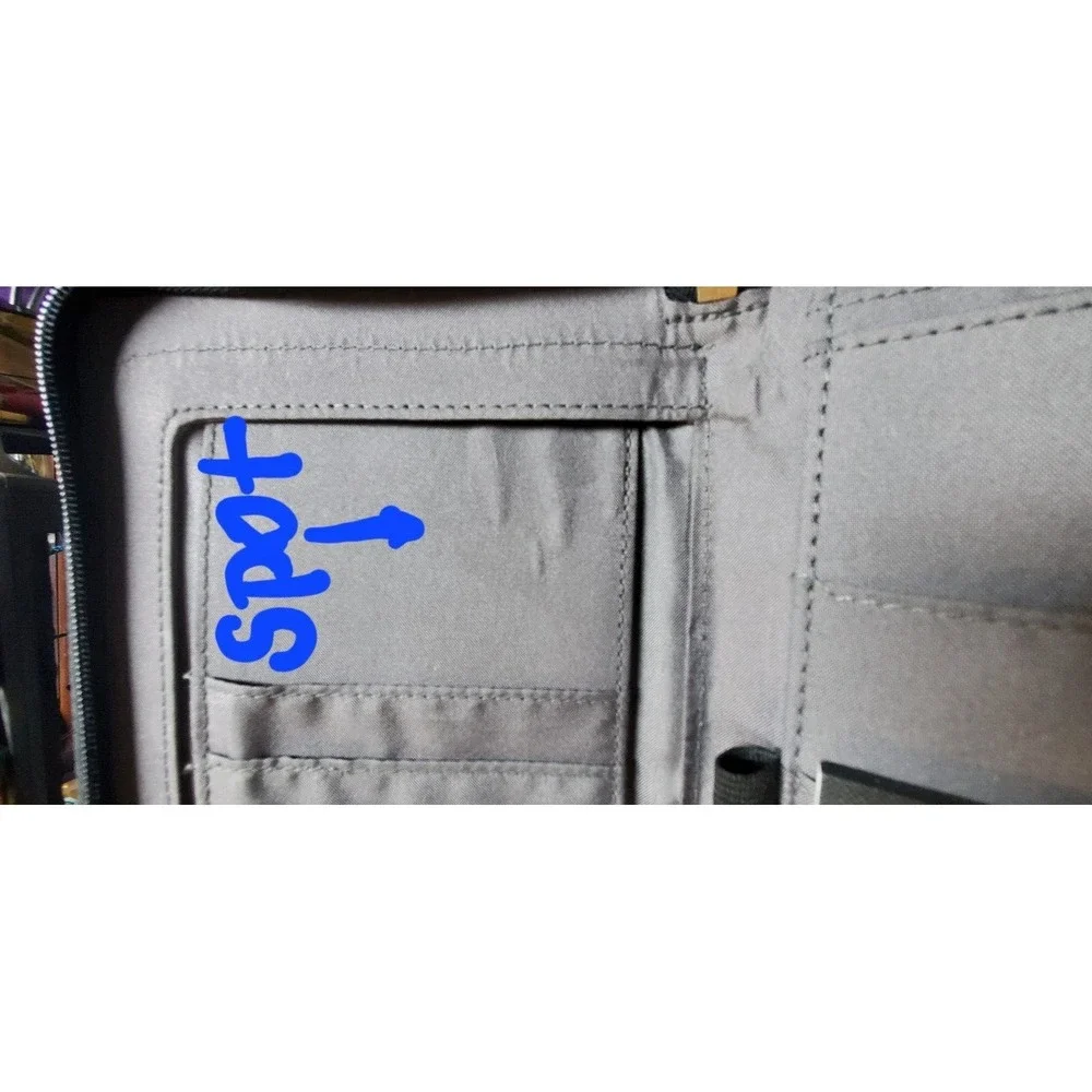 High Sierra Dell Swag Travel Wallet Front Magnetic Window Zip Close Notepd Black